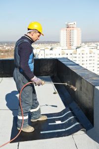 Réparation d'une partie de la toiture - Réparation couvreur urgence Toiture en Membrane élastomère Réparation toiture urgence Montréal